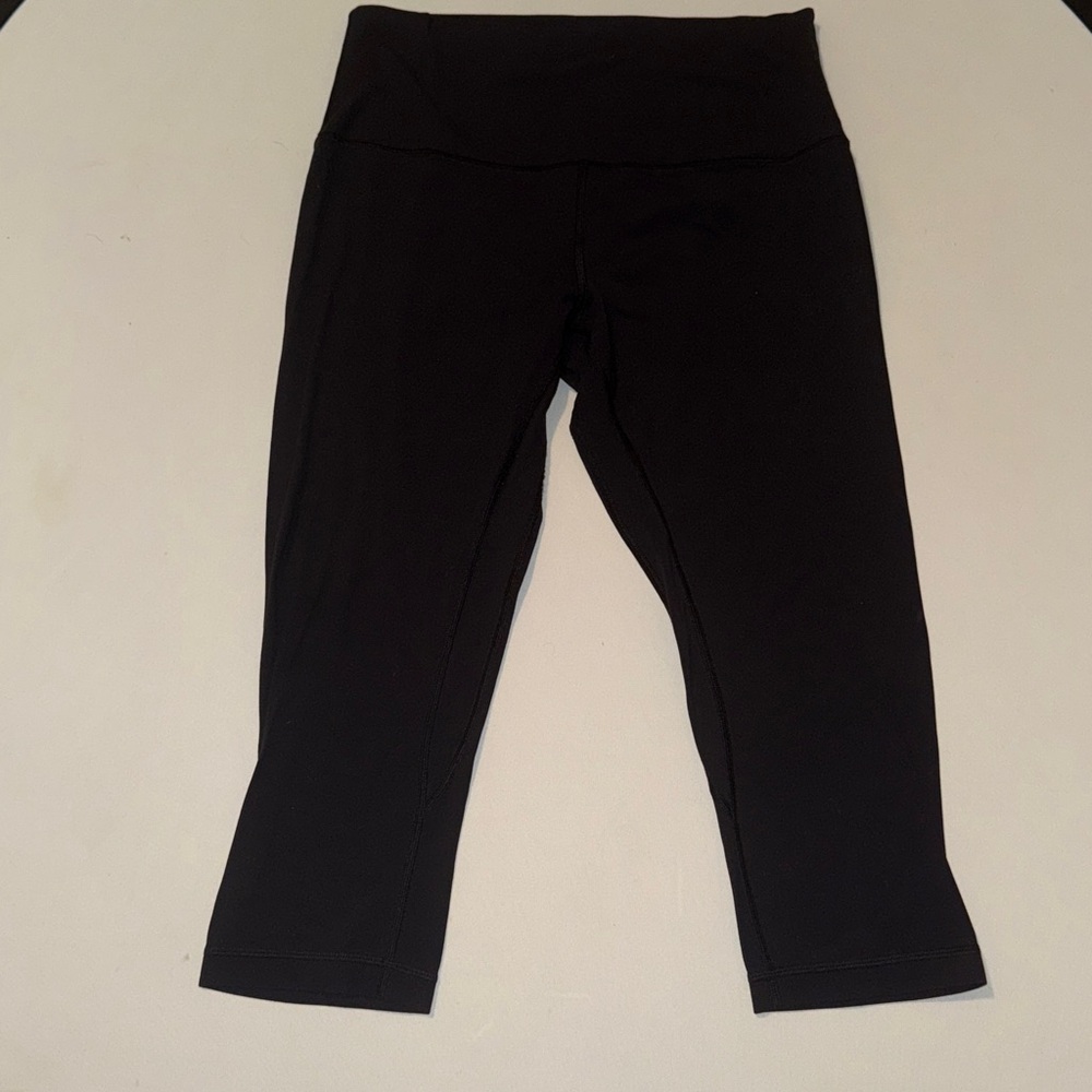 EUC - Lululemon Black Align Cropped High-Waisted Leggings